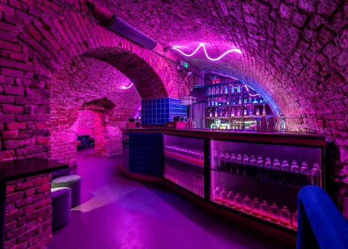 بيت شباب Draggo House - Old Town *